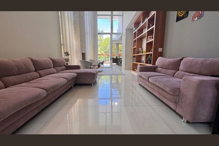 Casa à venda com 317m², 3 quartos e 4 vagas Casa à venda com 317m², 3 quartos e 4 vagasSala