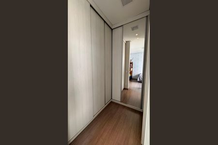 Casa à venda com 317m², 3 quartos e 4 vagas Casa à venda com 317m², 3 quartos e 4 vagasCloset da suíte 2