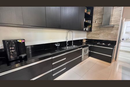 Casa à venda com 317m², 3 quartos e 4 vagas Casa à venda com 317m², 3 quartos e 4 vagasCozinha