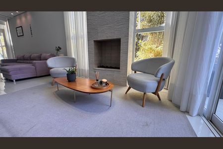 Casa à venda com 317m², 3 quartos e 4 vagas Casa à venda com 317m², 3 quartos e 4 vagasSala