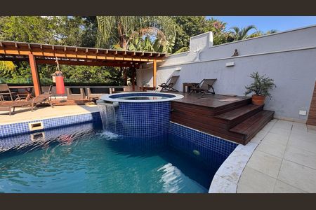 Casa à venda com 317m², 3 quartos e 4 vagas Casa à venda com 317m², 3 quartos e 4 vagasPiscina