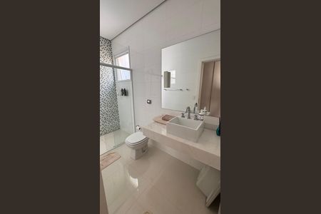 Casa à venda com 317m², 3 quartos e 4 vagas Casa à venda com 317m², 3 quartos e 4 vagasBanheiro da Suíte 2