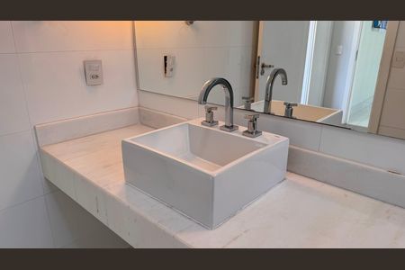 Casa à venda com 317m², 3 quartos e 4 vagas Casa à venda com 317m², 3 quartos e 4 vagasBanheiro da Suíte 1