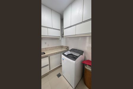 Casa à venda com 317m², 3 quartos e 4 vagas Casa à venda com 317m², 3 quartos e 4 vagasÁrea de Serviço