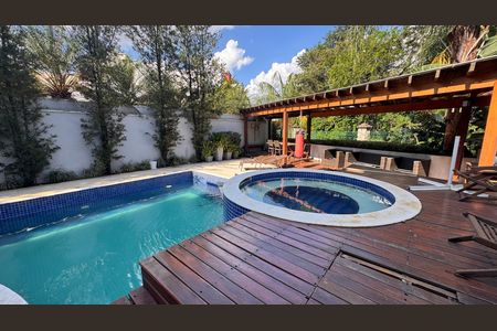 Casa à venda com 317m², 3 quartos e 4 vagas Casa à venda com 317m², 3 quartos e 4 vagasPiscina