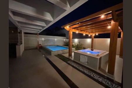 Casa de condomínio à venda com 360m², 3 quartos e 4 vagasFoto 02