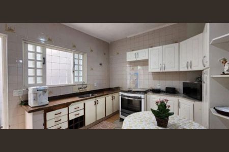 Casa à venda com 197m², 4 quartos e 2 vagas Casa à venda com 197m², 4 quartos e 2 vagasFoto 01