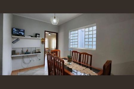 Casa à venda com 197m², 4 quartos e 2 vagas Casa à venda com 197m², 4 quartos e 2 vagasFoto 01