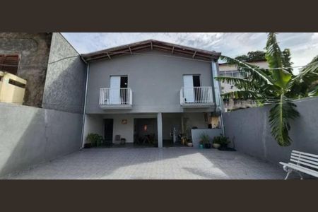 Casa à venda com 197m², 4 quartos e 2 vagas Casa à venda com 197m², 4 quartos e 2 vagasFoto 01