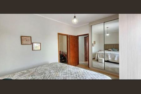 Casa à venda com 197m², 4 quartos e 2 vagas Casa à venda com 197m², 4 quartos e 2 vagasFoto 01