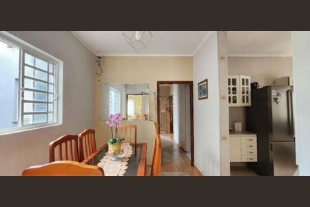 Casa à venda com 197m², 4 quartos e 2 vagas Casa à venda com 197m², 4 quartos e 2 vagasFoto 01