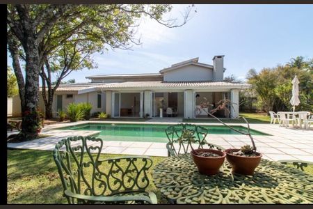 Casa de condomínio à venda com 732m², 4 quartos e 6 vagasFoto 01