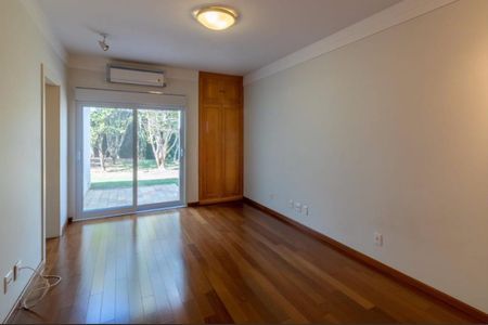 Casa de condomínio à venda com 732m², 4 quartos e 6 vagasFoto 32