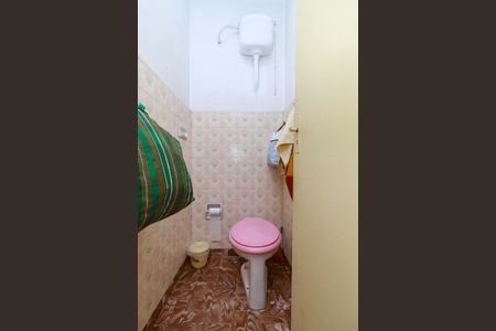 Casa à venda com 144m², 3 quartos e 1 vaga Casa à venda com 144m², 3 quartos e 1 vagaEdícula - Banheiro