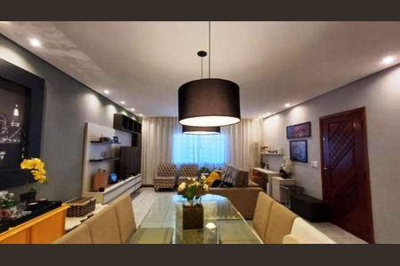 Casa à venda com 244m², 3 quartos e 3 vagas Casa à venda com 244m², 3 quartos e 3 vagasFoto 02