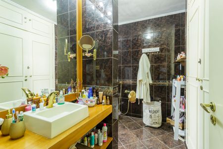 Apartamento à venda com 225m², 4 quartos e 1 vagaBanheiro da Suíte