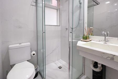 Apartamento à venda com 68m², 3 quartos e 1 vaga Apartamento à venda com 68m², 3 quartos e 1 vagaBanheiro Social