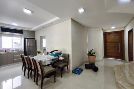 Casa de condomínio à venda com 250m², 3 quartos e 4 vagasSala e Jantar