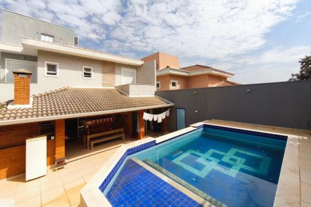 Casa de condomínio à venda com 250m², 3 quartos e 4 vagasQuintal - Piscina