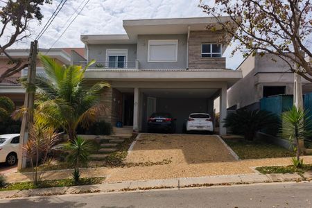 Casa de condomínio à venda com 250m², 3 quartos e 4 vagasFachada