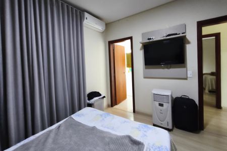 Casa de condomínio à venda com 250m², 3 quartos e 4 vagasSuíte 1