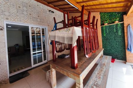 Casa de condomínio à venda com 250m², 3 quartos e 4 vagasÁrea gourmet