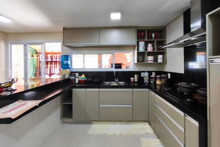 Casa de condomínio à venda com 250m², 3 quartos e 4 vagasCozinha