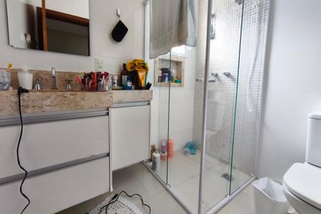 Casa de condomínio à venda com 250m², 3 quartos e 4 vagasBanheiro Suíte 2