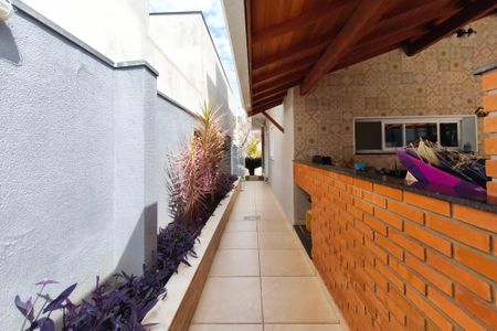 Casa de condomínio à venda com 250m², 3 quartos e 4 vagasQuintal