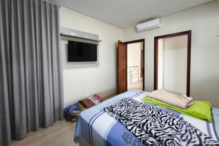 Casa de condomínio à venda com 250m², 3 quartos e 4 vagasSuíte 3