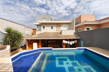 Casa de condomínio à venda com 250m², 3 quartos e 4 vagasQuintal - Piscina