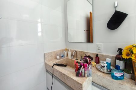 Casa de condomínio à venda com 250m², 3 quartos e 4 vagasBanheiro Suíte 2