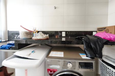 Casa de condomínio à venda com 250m², 3 quartos e 4 vagasÁrea de Serviço