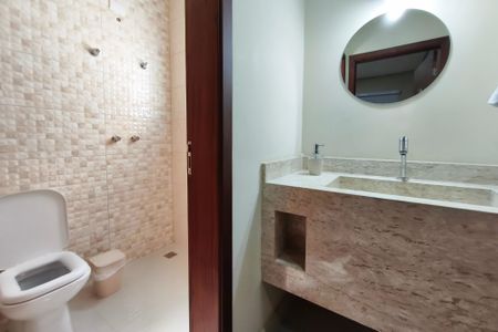 Casa de condomínio à venda com 250m², 3 quartos e 4 vagasLavabo