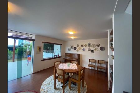 Casa de condomínio à venda com 180m², 4 quartos e 2 vagas Casa de condomínio à venda com 180m², 4 quartos e 2 vagasFoto 01