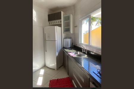 Casa de condomínio à venda com 220m², 3 quartos e 4 vagasFoto 01