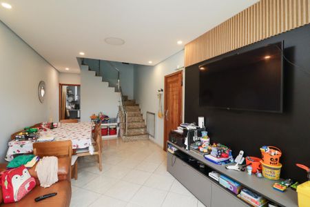 Casa à venda com 117m², 3 quartos e 2 vagas Casa à venda com 117m², 3 quartos e 2 vagasSala