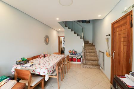 Casa à venda com 117m², 3 quartos e 2 vagas Casa à venda com 117m², 3 quartos e 2 vagasSala