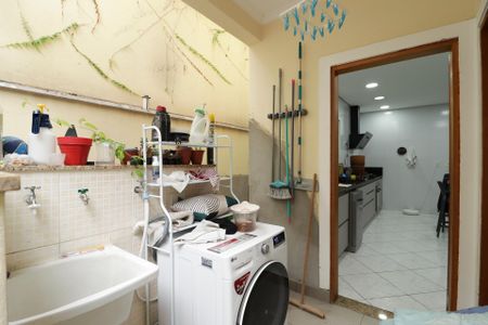 Casa à venda com 117m², 3 quartos e 2 vagas Casa à venda com 117m², 3 quartos e 2 vagasCozinha e Área de Serviço