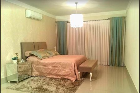 Casa de condomínio à venda com 242m², 3 quartos e 4 vagasFoto 02