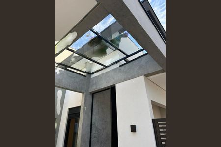 Casa de condomínio à venda com 250m², 3 quartos e 4 vagasFoto 01