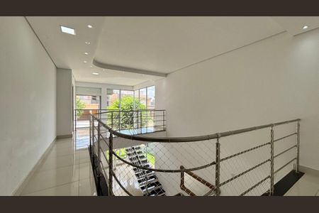 Casa de condomínio para alugar com 300m², 3 quartos e 4 vagasFoto 01