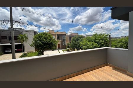 Casa de condomínio para alugar com 300m², 3 quartos e 4 vagasFoto 01