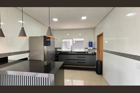 Casa de condomínio para alugar com 300m², 3 quartos e 4 vagasFoto 01