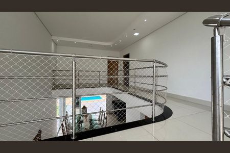 Casa de condomínio para alugar com 300m², 3 quartos e 4 vagasFoto 01
