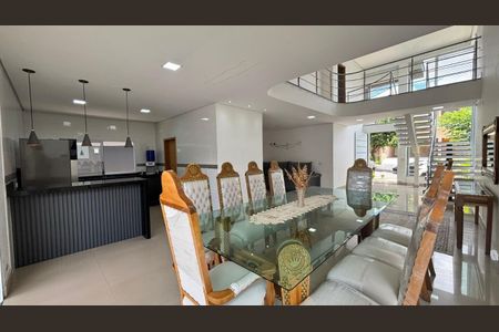 Casa de condomínio para alugar com 300m², 3 quartos e 4 vagasFoto 01