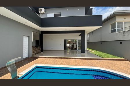 Casa de condomínio para alugar com 300m², 3 quartos e 4 vagasFoto 01