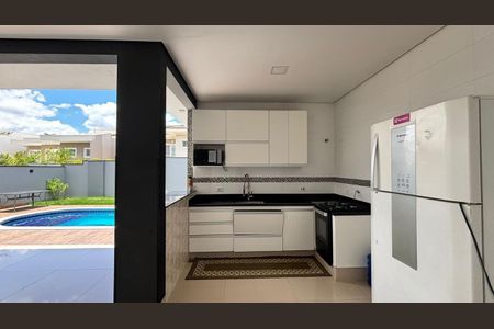 Casa de condomínio para alugar com 300m², 3 quartos e 4 vagasFoto 01