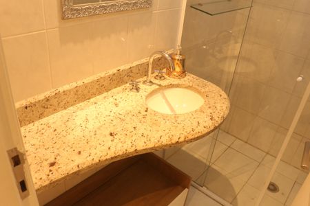 Apartamento à venda com 78m², 2 quartos e 2 vagasBanheiro 1