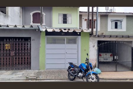 Casa à venda com 151m², 2 quartos e 1 vaga Casa à venda com 151m², 2 quartos e 1 vagaFachada